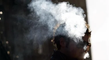 سجائر من فضلات البشر تغزو الأسواق البريطانية