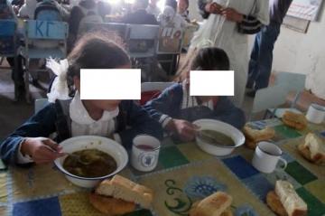 فضيحة.. أطعمة فاسدة لإطعام 10 آلاف تلميذ بأكادير