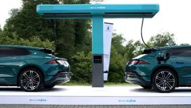 ثورة في عالم السيارات الكهربائية.. BYD تكشف بطارية تُشحن خلال 5 دقائق