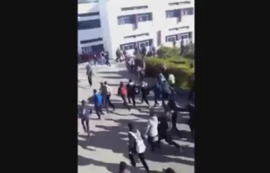 السيبة .. مجرم "يشرمل" تلاميذ ثانوية بتطوان و يرسل ثلاثة منهم الى المستشفى (فيديو)