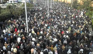 ضخامة جنازة عبد السلام ياسين تدفع الأمنيين باستفسار المدارس عن الأساتذة المتغيبين يوم الجنازة
