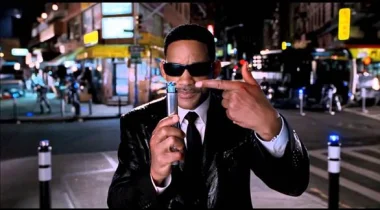  العلاقة الجدلية بين الفضائيين والأمريكيين (Men in Black) 