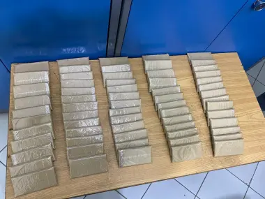 ضربة معلم.. درك وزان يطيح بتاجر مخدرات ويحجز عشرات الكيلوغرامات من "الحشيش"