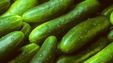 قبل أم بعد الأكل.. التوقيت المثالي لتناول الخيار ودوره في فقدان الوزن