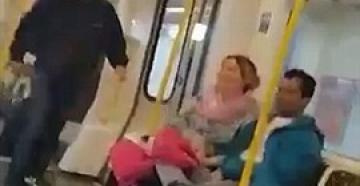 بالفيديو.. شاهد ماذا فعلت امرأة مع رجل لكمها داخل مترو الأنفاق