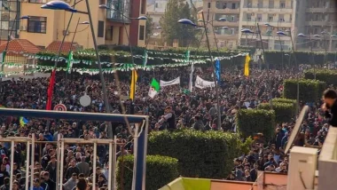 الجزائريون يتحدون "بوتفليقة" وقائد الجيش ويجتاحون الشوارع طلبا لإسقاط النظام