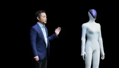 XPENG تذهل العالم بروبوت "IRON": واقعي لدرجة دفعت البعض للشك بأنه إنسان حقيقي