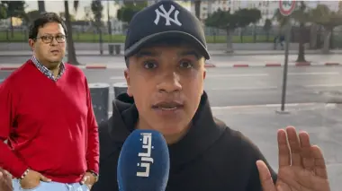 مشجع ودادي بعد الخسارة أمام الزمامرة: آيت منا إلى مزبلة التاريخ وزياش "الفرقة خاسرة وهو تيضحك"