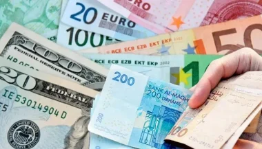 الدرهم ينخفض مقابل الدولار ويرتفع أمام الأورو