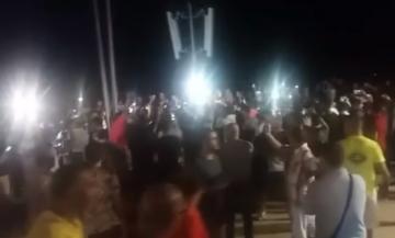 مرتيل: الشباب في انتظار زورق الفانطوم الذي يقوم بنقل "الحراكة" مجانا الى اسبانيا