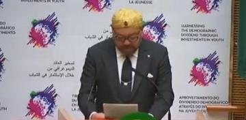 هذا هو السبب الذي دفع محمد السادس لتدخين سيجارة بمقر الإتحاد الإفريقي