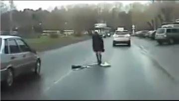 فتاة تنجو بأعجوبة بعد تعرضها لحادث تصادم عنيف‎‎‎‎‎‏