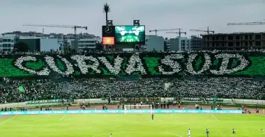 "الكورفا سود" تُقاطع مباراة حسنية أكادير وتُصعّد احتجاجها