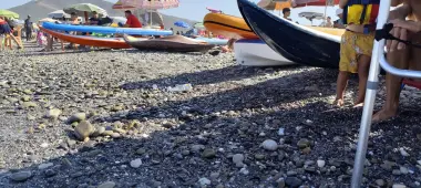 شفشاون.. بلطجية "البيدالوس" و"الباراسول" يستعمرون شاطئ تارغة