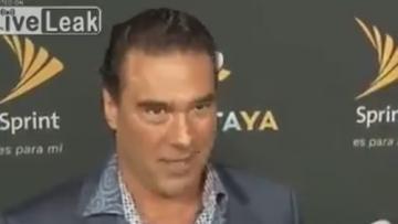 بالفيديو.. نجم تليفزيوني يصفع مذيعا بسبب سؤال محرج