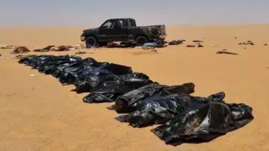 بعد تعطل شاحنة تقلهم.. وفاة 49 شخصا عطشا بالصحراء