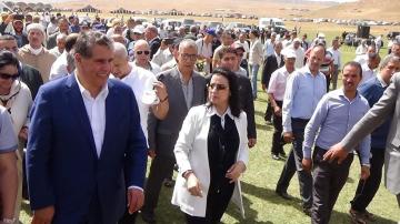 بالفيديو...مستشارة بمجلس جهة بني ملال خنيفرة تحرج "أخنوش" أمام حشد من المواطنين
