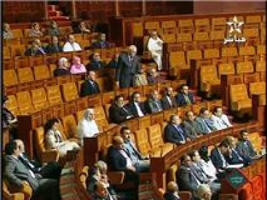\"البرلمانيون مرتشون\" تجبر مجلس النواب على رفع الجلسة لمدة 32 دقيقة .
