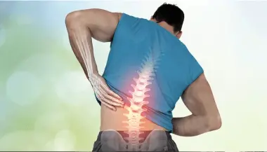 آلام الظهر مع التقدم في العمر.. عادات بسيطة قد تغيّر كل شيء