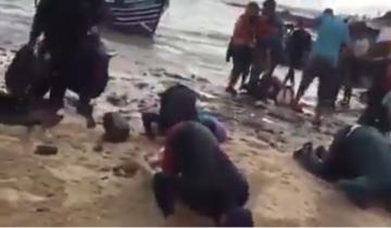 بالفيديو وفي مشهد مؤثر... مرة أخرى مغاربة يسجدون شكرا لله بعد وصولهم لإسبانيا
