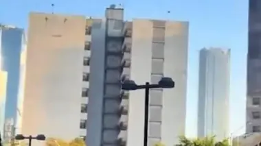 لقطات تحبس الانفاس لبنايات  تتمايل إثر زلزال عنيف ضرب المكسيك(فيديو)