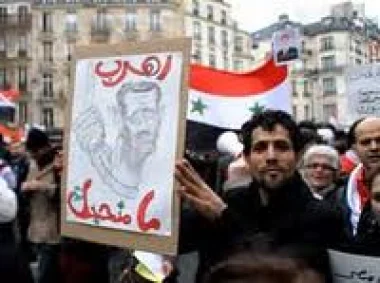 رقعة الإحتجاجات السورية تتسع ووفاة طفل بدرعا