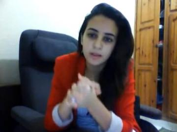 فتاة مغربية تنتقد فتيات المغرب المتفسخات و الماديات