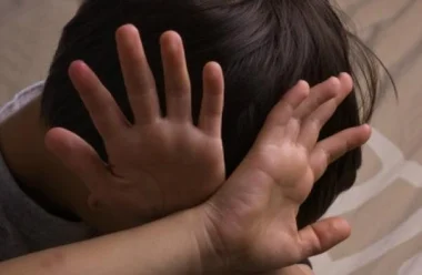 متابعة ثلاثة مشتبه فيهم بتهمة اغتصاب طفل معاق 