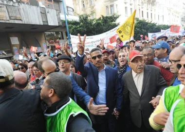 الحكومة تلزم الصمت بشأن مسيرة النقابات وتلوح بالاقتطاع بخصوص الإضراب العام