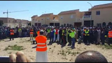 مقتل مغربي من طرف شرطة اسبانيا يخرج الجالية للاحتجاج وغضب على السفارة