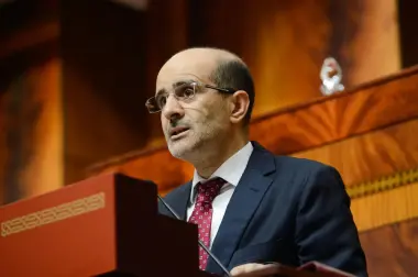 الأزمي للمنصوري: عندنا ما يتقال على ملف المخدرات ولكن كنضربو ونبقيو.. وفي 20 فبراير كنا مع الاستقرار ومنكم من هرب لباريس