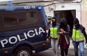 مهاجرة مغربية بإسبانيا تقع في شر أعمالها بعد محاولتها سجن شقيقها