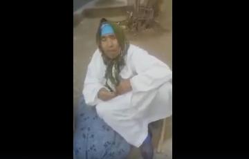 صادم من تازة .. شاب يلقي والدته بالشارع وناشطون ينعتونه بـمسخوط الوالدين