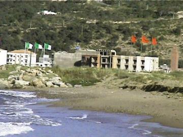حانة مغربية تستفز الجزائريين بموسيقى مسيئة لبلادهم