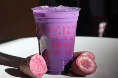 الأوبي البنفسجي يجتاح المقاهي.. ترند عالمي يضع مزارعي الفلبين تحت الضغط