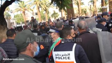 إنزال أمني في وجدة لفض تجمع رافضي جواز تلقيح بأشهر ساحة بالمدينة