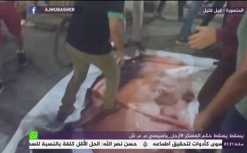 متظاهرون يسقطون صورة الرئيس السيسي بمدينة المنصورة