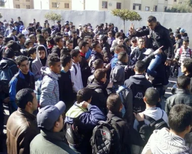 "مسار" يتحول إلى "معبر" لاحتجاجات بمطالب هيكلية