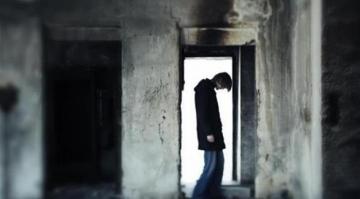 العثور على رجل في ألمانيا عاش معزولاً داخل منزل والديه طوال عقود