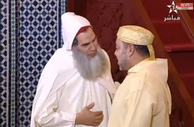 الفيزازي يؤم الملك محمد السادس بطنجة‏