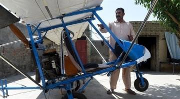 بائع فشار يتمكن من تحقيق حلمه ببناء طائره خاصة بـ 600 دولار