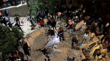 فاجعة تهز فاس.. 6 قتلى و7 جرحى تحت أنقاض عمارة سكنية انهارت على رؤوس ساكنيها وهم نيام!