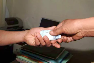 اعتقال كاتب ضبط متلبسا برشوة قيمتها 20 ألف درهما