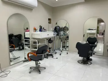 الإيقاع بصاحب محل تجميل جديد بمراكش في إطار تحقيقات "شبكة التجميل السرية"