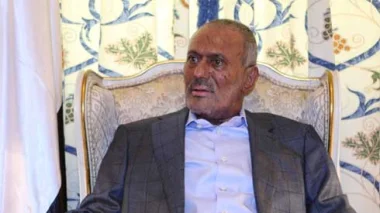 الرئيس اليمني يصل الرياض للتوقيع على المبادرة الخليجية لنقل السلطة
