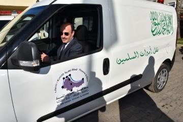 صور .. إلياس العُماري يوزع سيارات نقل الأموات