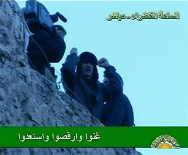 الزعيم الليبي يتعهد \"بالانتصار على العدوان\"