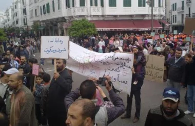 رويترز: آلاف المحتجين يطالبون بمغرب جديد