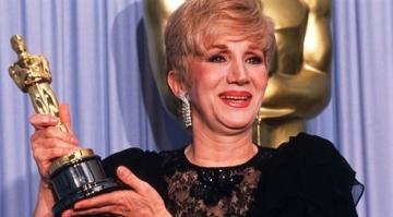 وفاة الممثلة  أولمبيا دوكاكيس الحائزة على الأوسكار عن فيلم "Moonstruck"