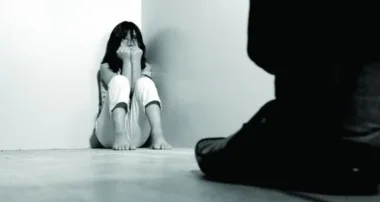 الدارالبيضاء : اعتقال ستيني يتحرش بطفلتين و ينزع سرواله أمامهما ...